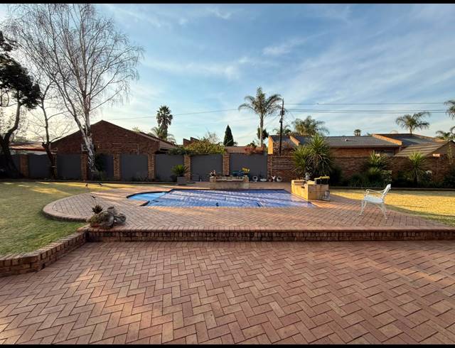 6 BEDROOM HOUSE FOR SALE IN SUNWARD PARK